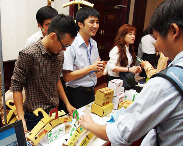 giới thiệu sản phẩm ở hội thảo để tìm kiếm khách hàng
