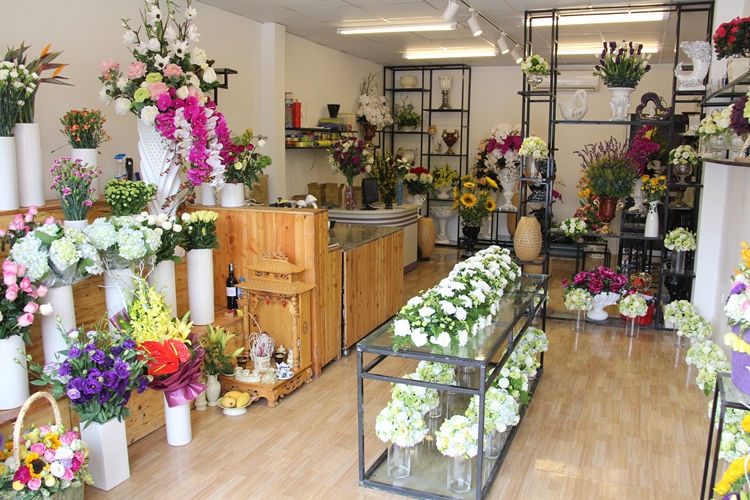 Với đôi tay tài hoa, các chủ shop kinh doanh hoa tươi có thể tạo ra những tác phẩm đẹp diệu kỳ