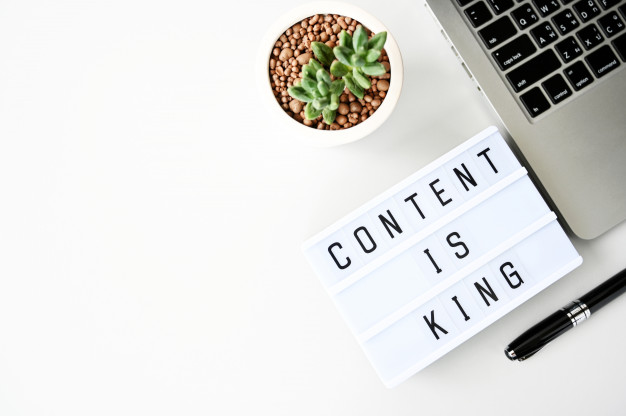 Content is king business flat lay, minimal style Premium Photo